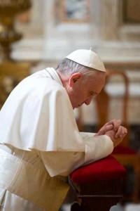 Pope-Francis-praying